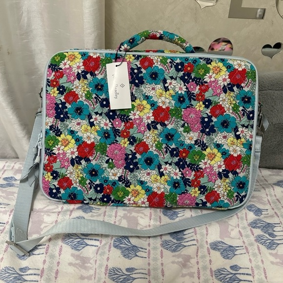 Vera Bradley Handbags - Vera Bradley~ Laptop Case 💐